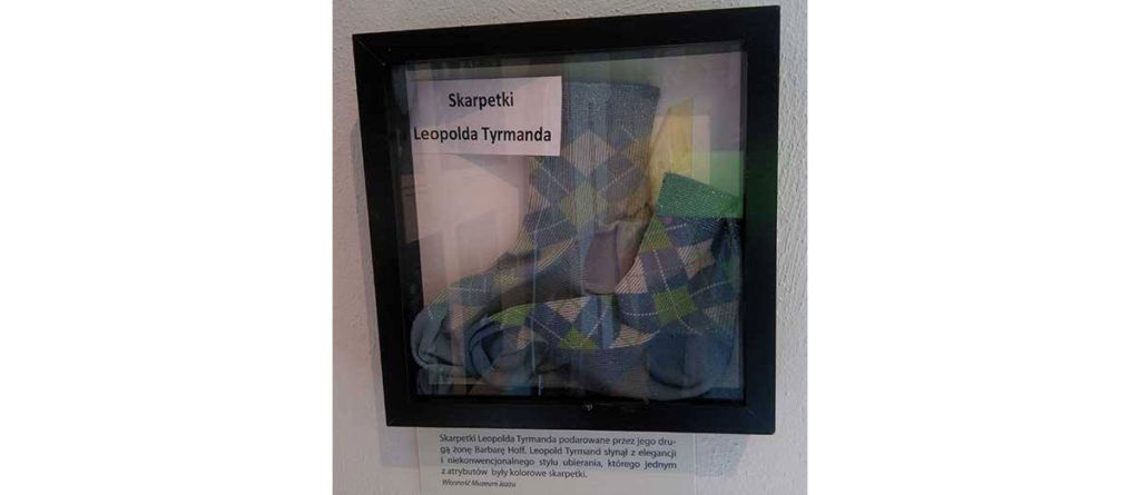 Skarpetki Tyrmanda, zdjęcie kolorowe z wystawy w Sopocie