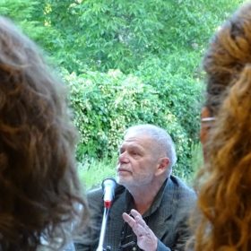 kolorowe zdjęcie a na nim Janusz Nowak